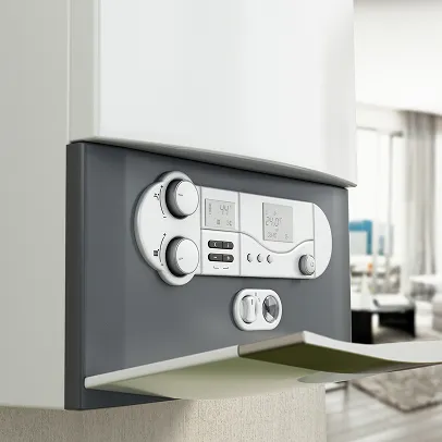 Panneau de contrôle d'une chaudière murale moderne avec affichage numérique et cadrans à Boulogne-Billancourt en Hauts-de-Seine 92